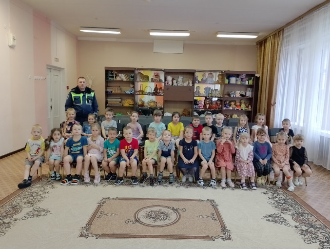 Встреча с инспектором Госавтоинспекции в детском саду "Аленка" Встреча с инспектором Госавтоинспекции в детском саду "Аленка".